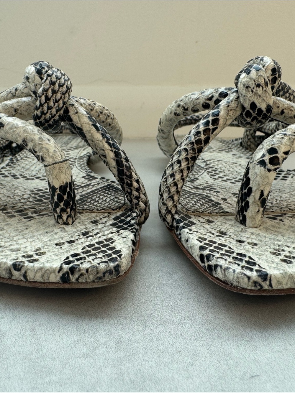 Bottega Veneta Jimbo Black & Cream Snakeskin Knot-Detail Sandals - Picture 6 of 15